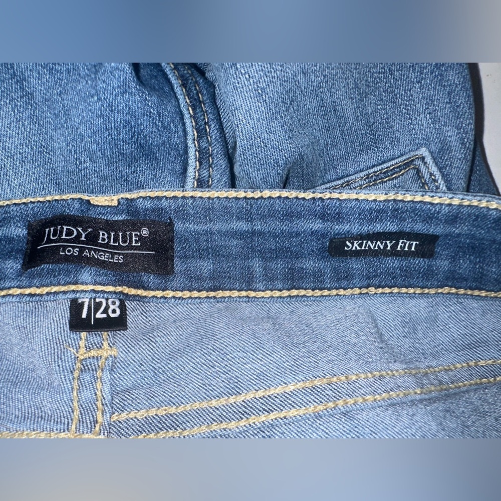 Judy Blue Colby Skinny Fit Distressed Destroyed Jeans Women’s Size 7/28 Mid-Rise - Picture 3 of 7